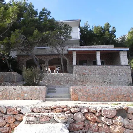Sveta Nedilja 11433a * Jelsa (Hvar)