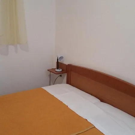 Sveta Nedilja 11433a * Jelsa (Hvar)