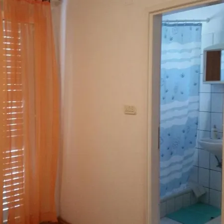 Sveta Nedilja 11433a * Jelsa (Hvar)